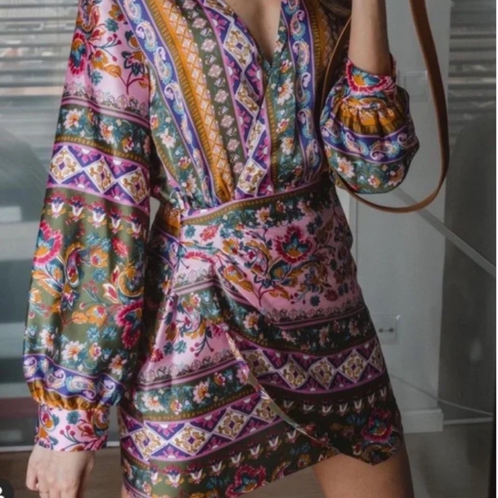 Beautiful NWT zara floral paisley dress